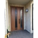 神戸市垂水区のＨ様邸にて、2018年の仕事納めに玄関ドアの交換工事をさせて頂きました！

とても立派な玄関ドアが完成しました！
