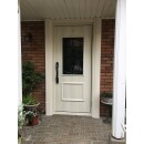 お家の雰囲気を損なわないデザインと、電子錠で防犯にも配慮しました。
木製ドアよりメンテナンスもしやすく、長く使っていただける玄関ドアになりました。