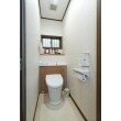 収納のなかったトイレは、収納一体型のリフォーム用トイレ「リフォレ」を採用。トイレ廻りをスッキリさせました。