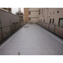 屋上の防水シート表面が劣化していましたので耐候性、耐水性がある塗料を選びました。