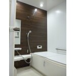 広々とした浴室で光沢があるデザインで高級感UPプラス保温性UP！