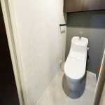 デザイン性の高いシックなトイレ