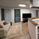 仕切壁撤去＆キッチン前カウンター収納で広く快適な空間に