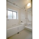 After写真｜狭かった浴槽を大きく取り、膨張色の白を採用する事でより広々とした空間を実現！