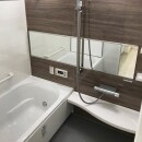浴室はリクシルのリノビオVを採用。浴槽はルフレトーン浴槽にしたことで見た目の高級感や、手入れの良さもUPしました。その他まる洗いカウンターやキレイ鏡で、全体的な手入れの良さも向上し、使いやすくよりきれいにずっと使えるバスルームになりました。