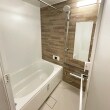 浴室はLIXILの「リノビオV」、浴室パネルはウォールナットをお選びいただきました。1200サイズのロング浴槽で広々と快適にお風呂にお入りいただけます。
