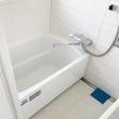 浴槽はキープクリーン浴槽になっており、傷に強く美しさを長くキープします。キープクリーンフロアで浴室の床に溜まりやすい皮脂汚れもキレイに流します。浴室全体を保温しお湯が冷めにくい仕様の浴槽になっています。