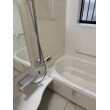 浴室はLIXILのアライズを採用されました。カウンターは取り外し可能であるため、お掃除の心配の無用です。浴槽上部に手すりを付けたことで転倒を防止ができ、キレイサーモフロアで冬場の寒さも乗り越えられます。
