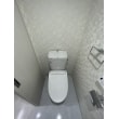 引き戸のトイレは廊下やトイレの室内に干渉せず、周辺の空間まで広く使うことが可能です。
