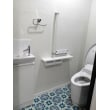 トイレの床はモロッコタイル柄のシートにしました。白で統一されている中で良いアクセントになっています。
