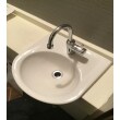 トイレ内カウンターの手洗い水栓もお取替え致しました。
グースネックと言われる形にしたことで、
トイレのオシャレな雰囲気に合うデザイン性も使い勝手も叶えることが出来ました。