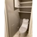 トイレの収納棚を取り付けました。
空間を上手に使い、
収納スペースを広げ、
より使いやすい棚へと
なりました。