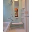 TOTOのサザナシリーズを設置いたしました。
お客様に選んで頂いた浴槽は、半身浴もできる
タイプのものになっています。
壁面パネルも爽やかな色味で、ゆったり時間を
過ごす事が出来そうです。