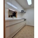 キッチンは白で統一されていて
清潔感のあるすっきりとした空間に
なっています。LIXILを選ばれています。
