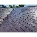 屋根は紫外線や酸性雨、高温など過酷な環境です。今回は対候性のあるラジカル制御系の塗料を使用して、次回の塗装時期までしっかりと屋根材を守るように丁寧に施工しました。またこの塗料は親水性の高い塗料を使うことで雨水が汚れを流してくれる効果も期待できます。