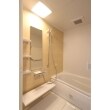 冷めにくい保温浴槽＆お手入れのしやすいTOTOサザナのシステムバスにリニューアル！清潔感のある明るい浴室となりました。