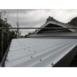 色々な取り合いがあるため水勾配が緩くできる折半屋根を採用しました。