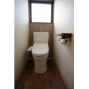 トイレは消耗部品を交換し再利用。壁面にはアクセントクロスを採用し
清潔感のある落ち着いた雰囲気に仕上げました。