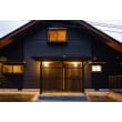 京都の町屋をイメージし
玄関アプローチを新たに設置。
縦格子が美しい外観です。