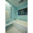 浴室はタイル張りの在来工法からシステムバスルームにリニューアル。
断熱性はもちろん、4つの壁面をアースグリーンを採用し
美しい空間に仕上げました。
