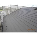 今後塗装の必要がないガルバリウム鋼板製の屋根材にて施工させていただきました。