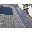 既存の屋根の上に、防水シートを新設、軽くて丈夫な屋根材を重ね葺きしていきます。