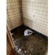 解体時、タイルの浴室からの水漏れが発生していることが分かりました。防水床になっていたため階下への問題はなかったものの、きれいに清掃し、排水管まわりの防水補強を行いました。
