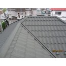 スレートコロニアル屋根材の上に、新東かわらSをカバー工法にて施工させていただきました。