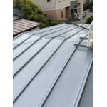 塗膜のめくれの激しい屋根も、適切な下地処理でキレイになります