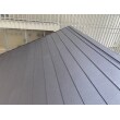 スーパーガルテクトは1㎡あたりの屋根材重量が約5kgと、超軽量設計で耐久性も高い為、お勧めです。