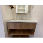 【洗面】デザイン性のあるタイル調の壁が空間のアクセントに