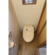 既存のトイレより小さいサイズのトイレの設置だった為、床に跡が残ることを心配しておりましたが跡が残らずキレイに設置できました。
