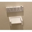 壁付リモコンで視線を落とさず操作がしやすくなりました。紙巻き器もシンプルでトイレの形状に似合う商品へ交換しました。