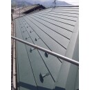 ガルバリウム鋼板材の屋根カバー工事です。