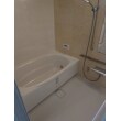 LIXIL：リノビオV　シンプルで機能性も十分な浴室です。天井・壁・床に保温材で囲まれており、浴室まるごと保温でポカポカです！