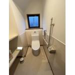 すっきりとしたトイレへ。