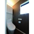 【1階ゲスト用トイレ】1階ゲストルームの隣に来客専用のトイレ空間を計画しました。