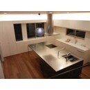 アイランドキッチンを設けたいとのご要望で、空間にマッチするキッチン「トーヨーキッチン」を提案させていただきました。
床下配管・フローリングの張替・照明デザインのご提案を併せて行いました。