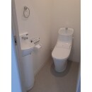 トイレ本体は新築用商品で低価格にし、その分の予算を手洗い器設置に回すことで、使いやすさを向上させました。
