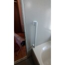 浴室には、入口ドアの横に縦型の手すりをお取り付けしました。
お風呂への出入りサポートとなるようにしております。