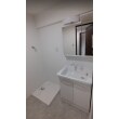 洗面室は白で統一し、明るくすっきりとした空間になりました。