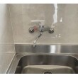単水栓から混合水栓への取替。電気温水器で温められ、お湯の使用が可能になりました。