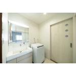 二方向への動線確保で使いやすい洗面脱衣室になりました。