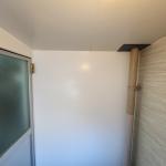 低コスト・短工期！浴室の壁の段差解消・パネル貼り施工