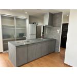 ペニンシュラタイプのキッチンにリフォーム