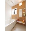 浴室はLIXILのキレイユを採用しました。
壁面もナチュラルカラーで統一されています。