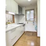 収納スペースを確保したキッチン空間