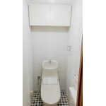 お手入れらくらくトイレ+空間を無駄にしない薄型壁付収納棚！
