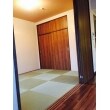 一般の畳を琉球畳に、ふすまも木製の引き戸に交換しモダンな和室になりました。