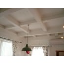 天井の構造用の梁は、塗装仕上げです。